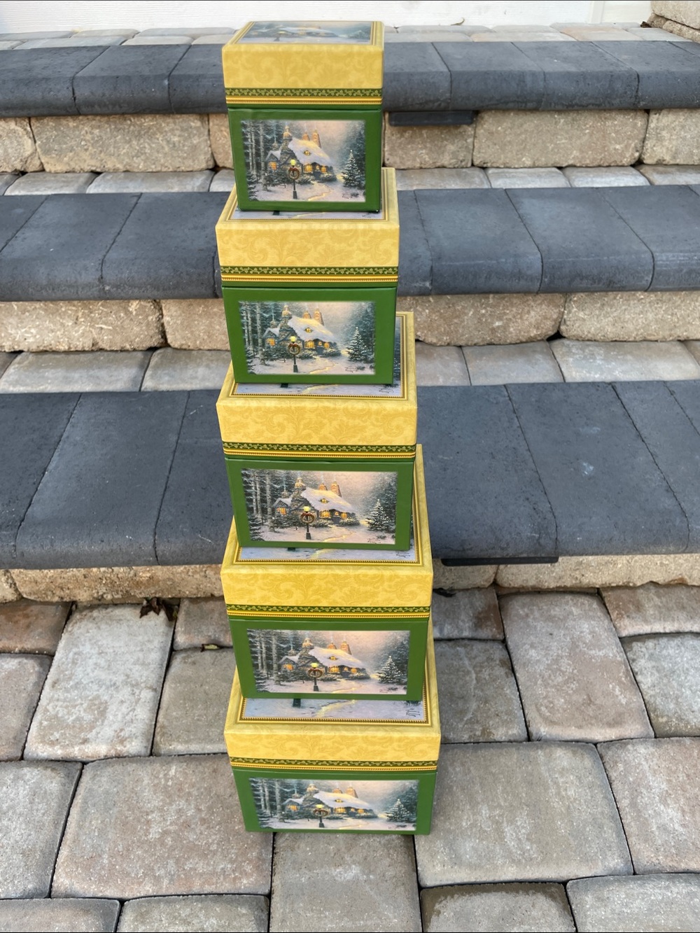 NWT set of five festive winter Thomas Kinkade nesting boxes in green and yellow.
